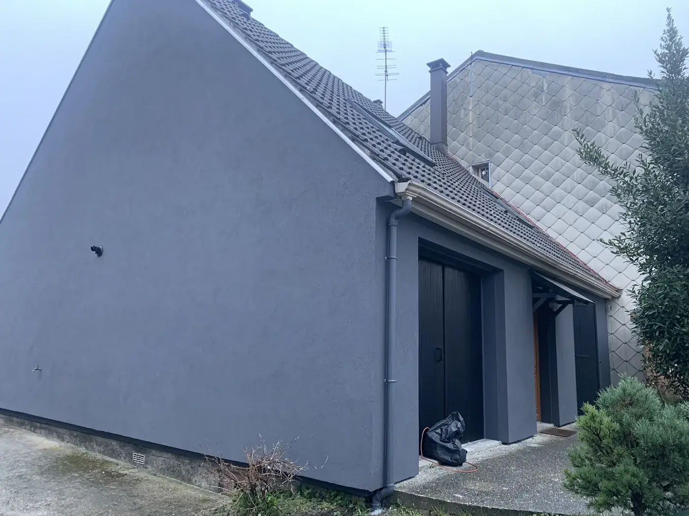 Isolation thermique par l'extérieur et ravalement de façade d'une maison Phénix à Houilles