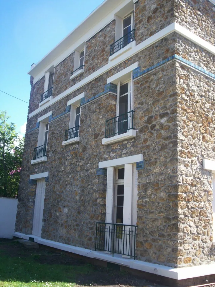 Ravalement de façade à Montesson (78) : rénovation d'une maison ancienne en pierre