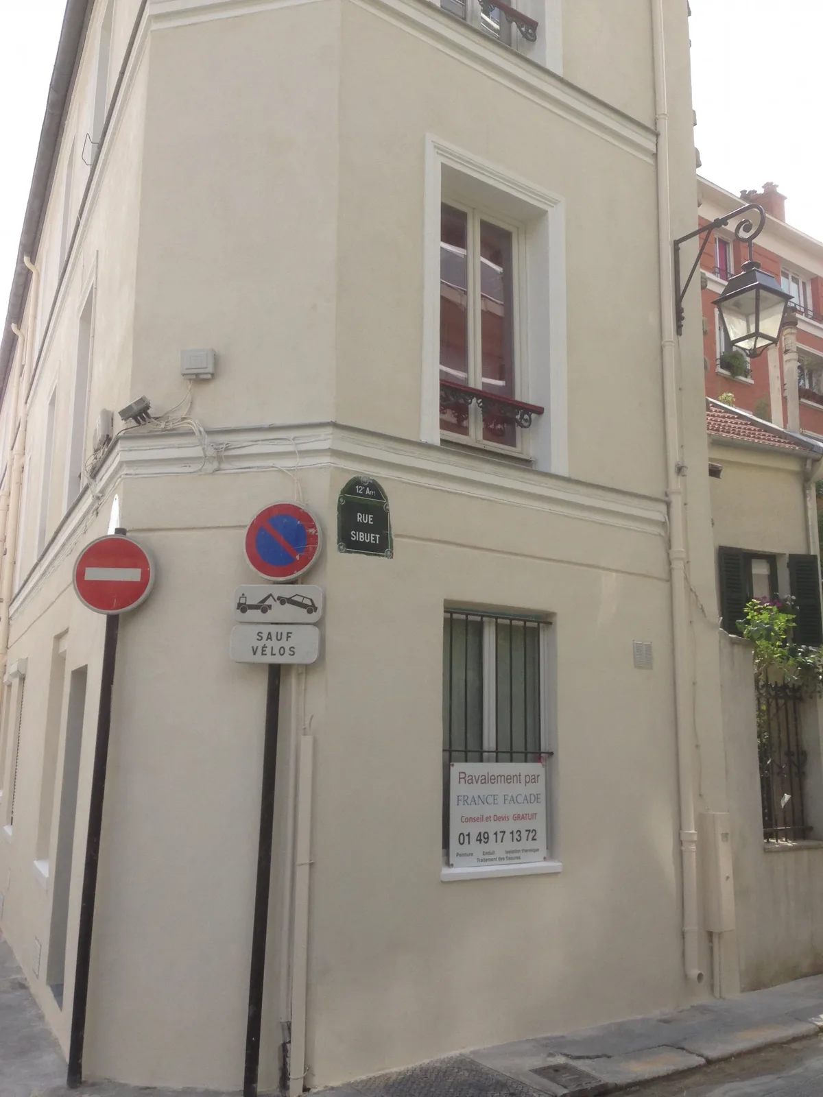 Façade de copropriété rénovée à Paris 12e après ravalement avec système Thermotilia Façade de copropriété rénovée à Paris 12e après ravalement avec système Thermotilia