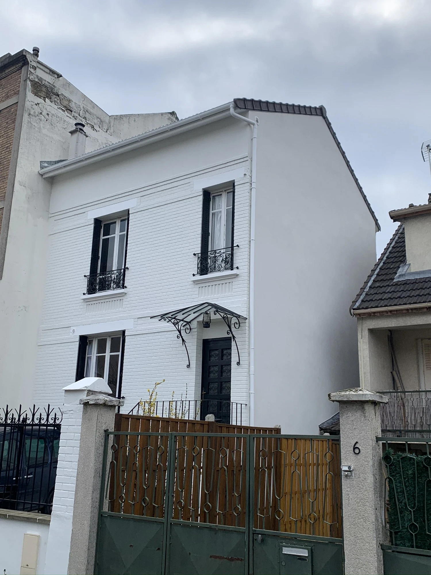 Ravalement de façade d'une maison individuelle à Rosny-sous-Bois : brique et pignons entièrement rénovés