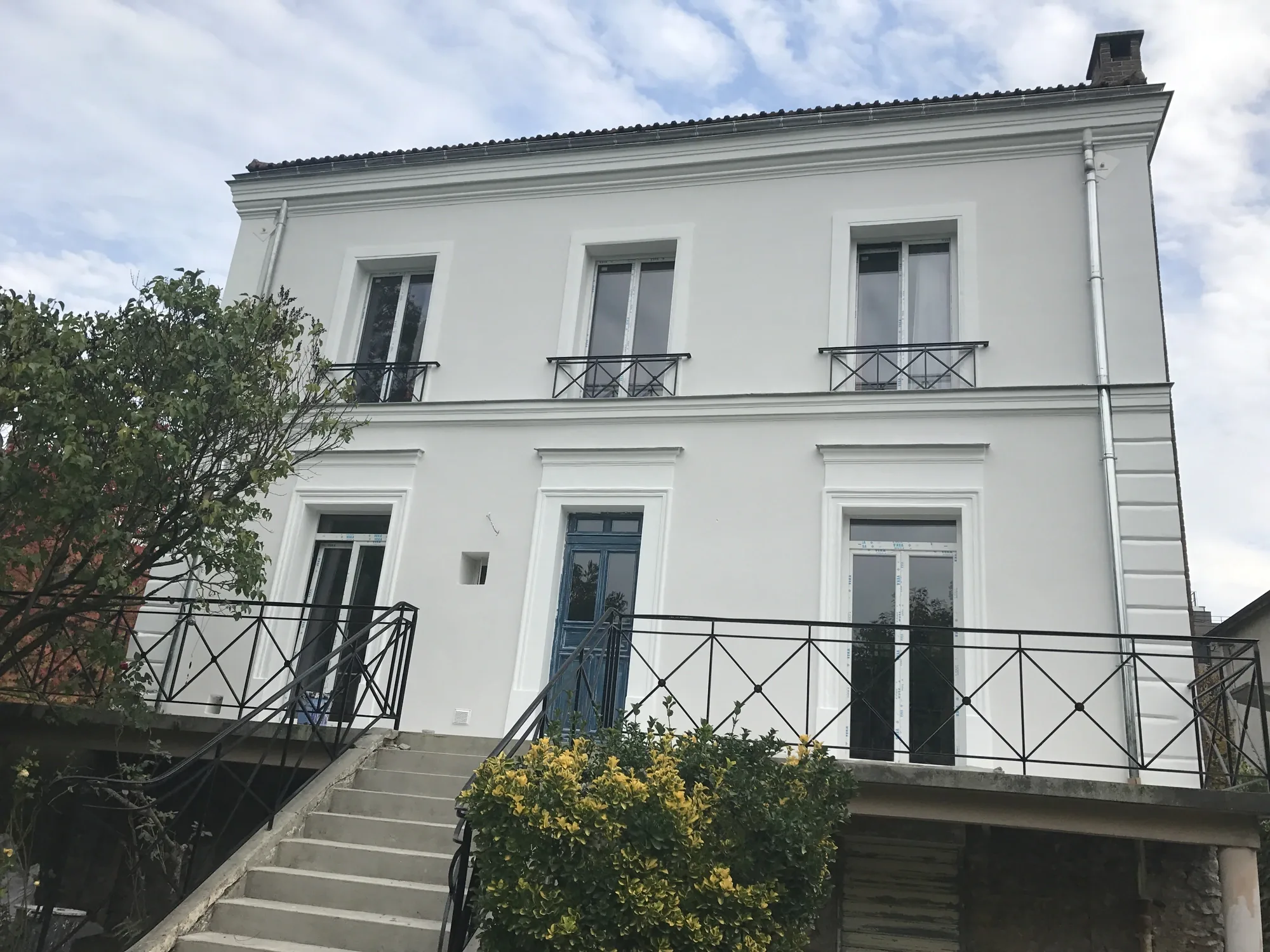 Ravalement de façade à Ville-d'Avray : rénovation d'une maison ancienne en plâtre et chaux