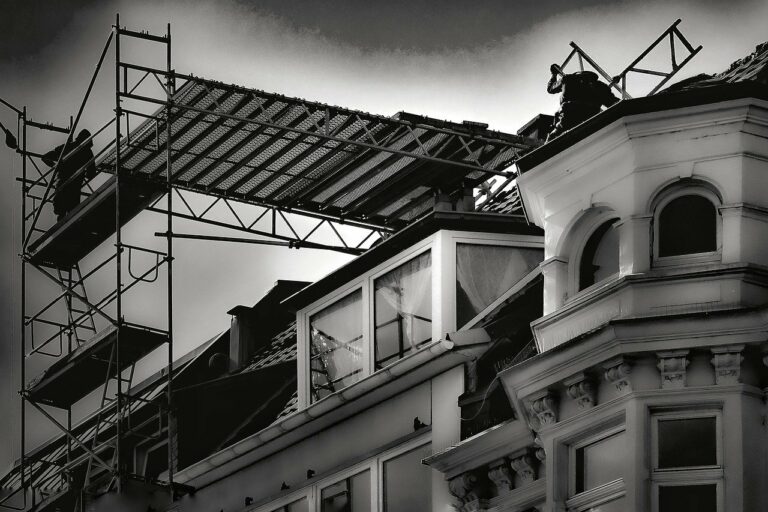 Ravalement de façade : la sécurité avant tout grâce à la formation pose d’échafaudage d’ITBS